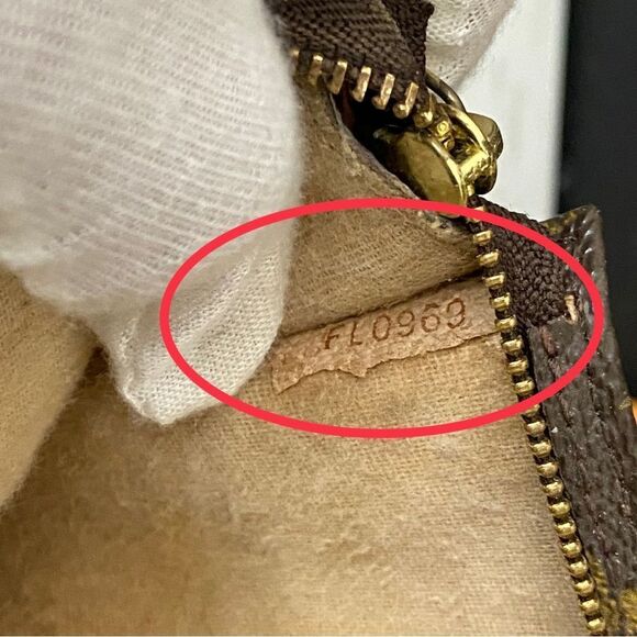 LOUIS VUITTON Bucket Pouch to Crossbody Shoulder Bag 💼 - Picture 7 of 13